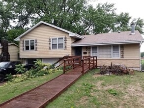 Building Photo - COMING SOON!! Available Soon in SF Raytown