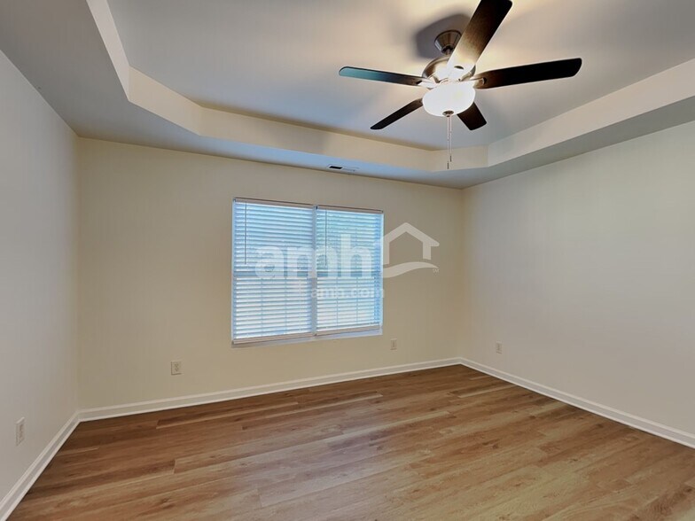 Building Photo - 5620 Bolitar Dr