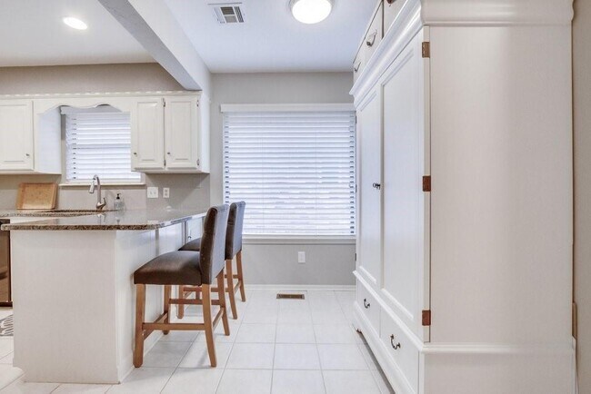 Building Photo - 1332 Chimney Hill Rd