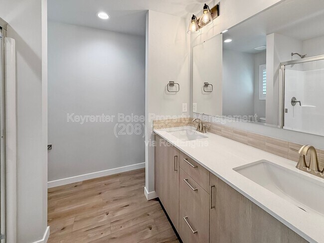 Building Photo - 2415 N Silver Wolf Ave