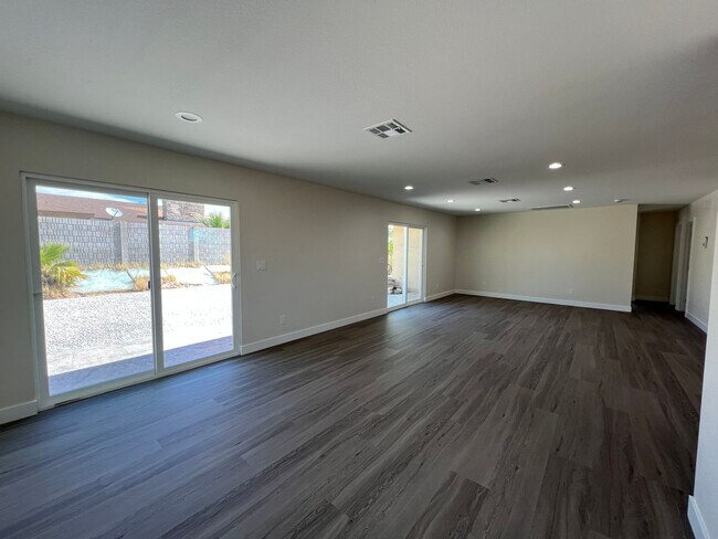 Building Photo - Almost Like a New Home!