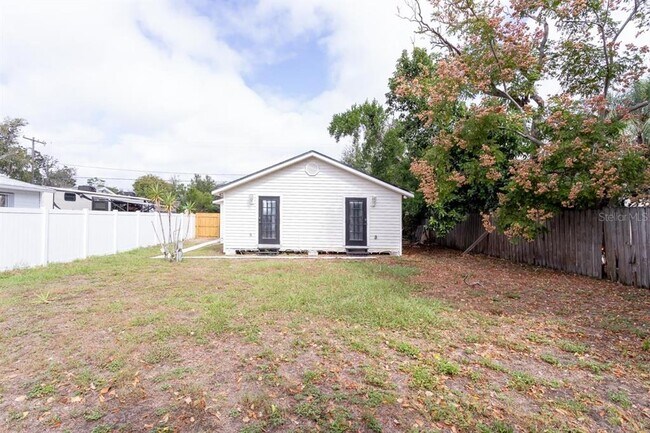 Building Photo - 4317 E Regnas Ave