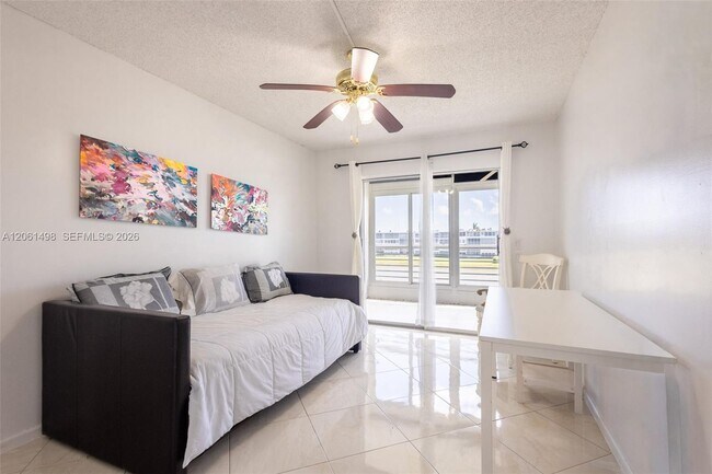 Building Photo - 3049 Wolverton C