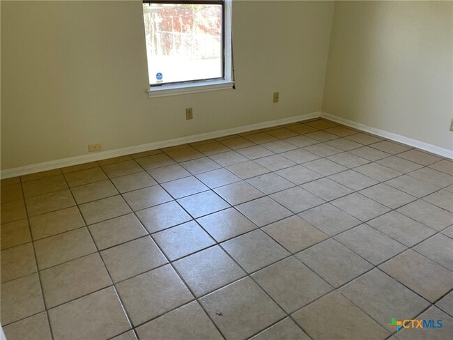 Building Photo - 2403 Hunt Dr