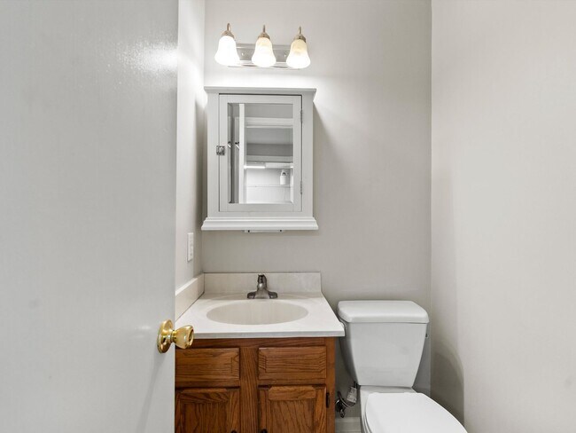 Building Photo - Fantastic Location in Madison City!