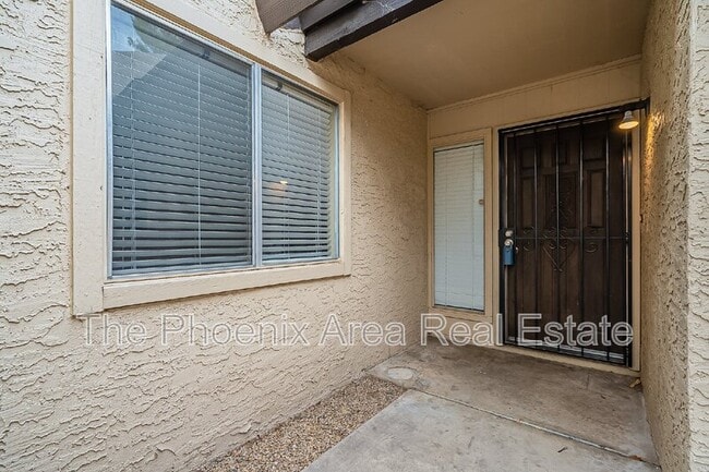 Building Photo - 2256 W Lindner Ave