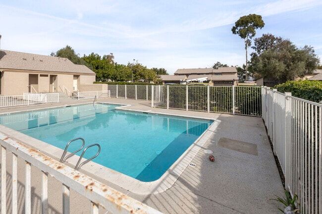 Building Photo - 1063 Las Rosas Ct