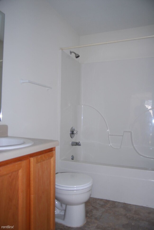 Building Photo - 3 br, 2 bath Duplex - 15139 Deer Creek Dr ...