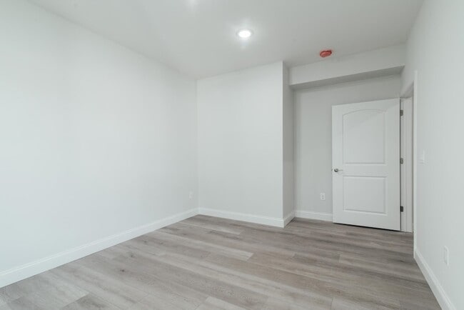 Building Photo - 144 Bergen Ave