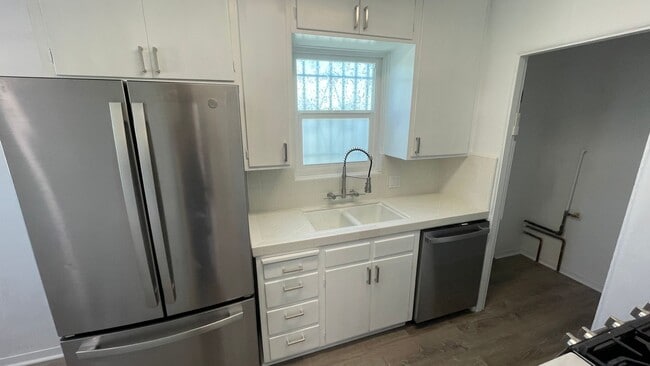 Building Photo - West LA Gem - 2 bed / 1 bath