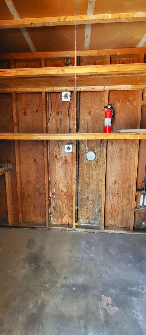 Building Photo - CHARMING GEM ON THE WEST SIDE!!!