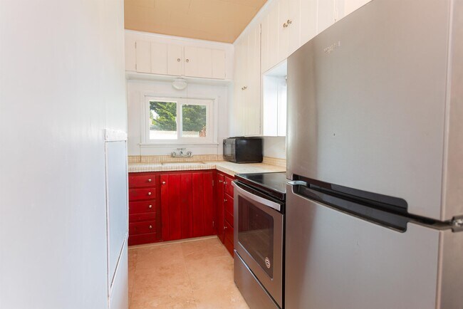 Building Photo - 1949 NE Barnett St