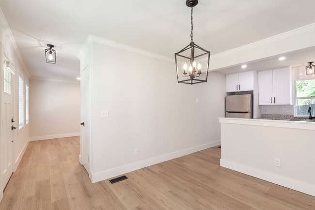 Building Photo - 3bd/3ba Home w/ Fully Fenced Backyard and Deck!