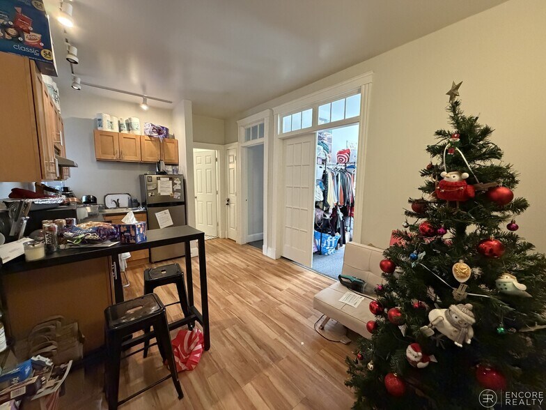 Building Photo - 16 Aberdeen St