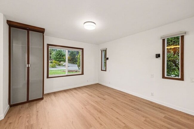 Building Photo - 2658 35th Ave W