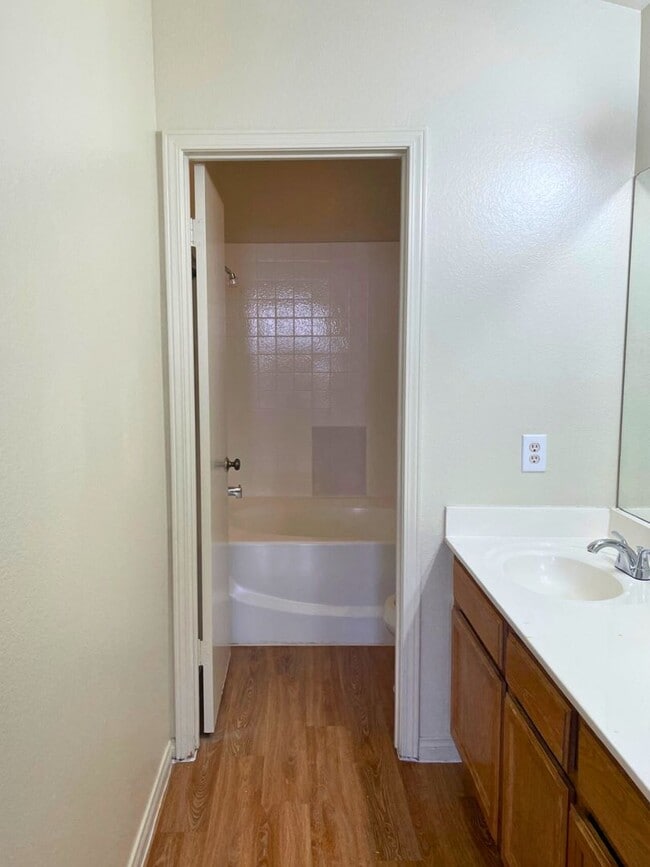 Building Photo - MOVE-IN READY 3BR/2.5BA SINGLE FAMILY HOME IN LAS VEGAS