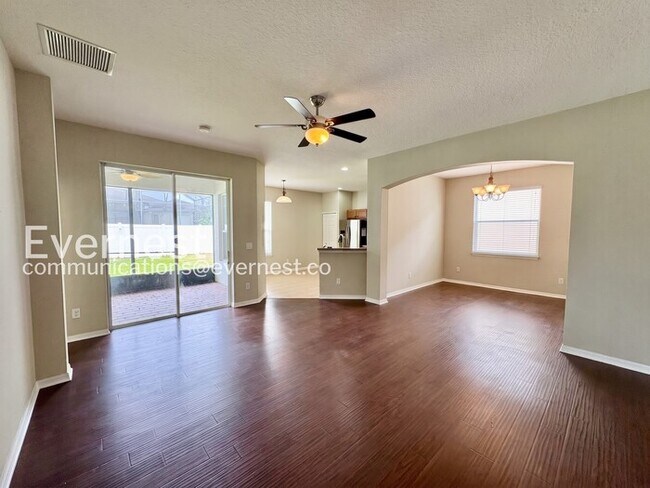 Building Photo - Limited Time Special Offer / 3 Bed, 2 Bath Home with Garage / Pet-Friendly / Vouchers Accepted / ...