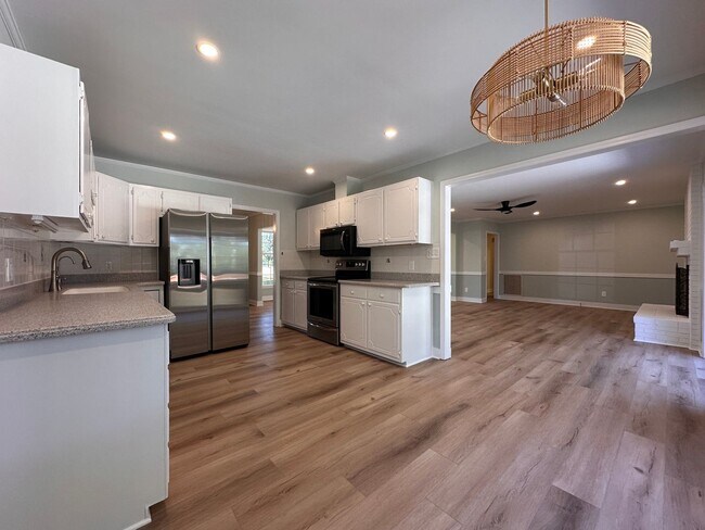 Building Photo - Home on High Tide