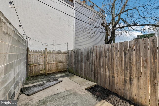 Building Photo - 49 E Heath St