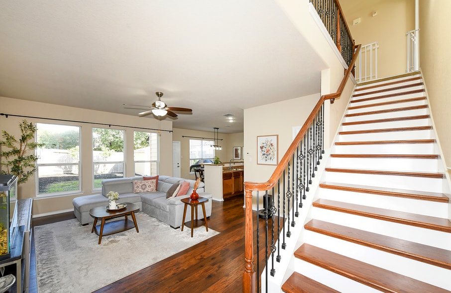Building Photo - 1119 Pinnacle Falls