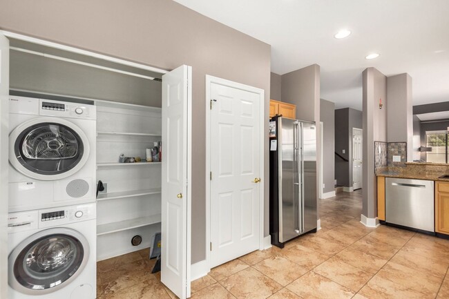 Building Photo - PRICE REDUCED & Move-In Ready!