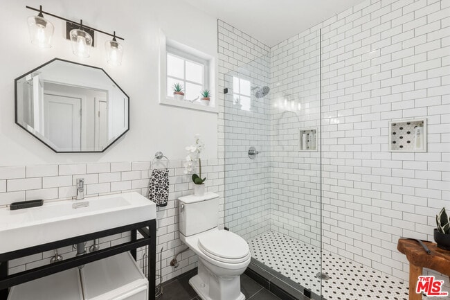 Building Photo - 436 N La Jolla Ave