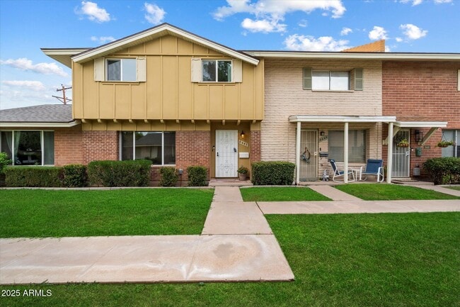 Primary Photo - 8447 E Montebello Ave