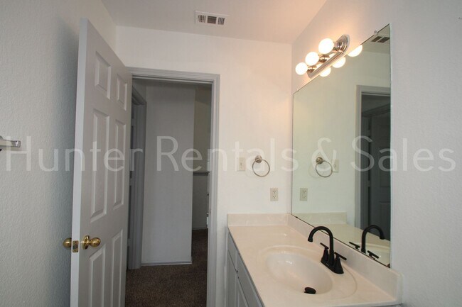 Building Photo - 4910 Donegal Bay Ct
