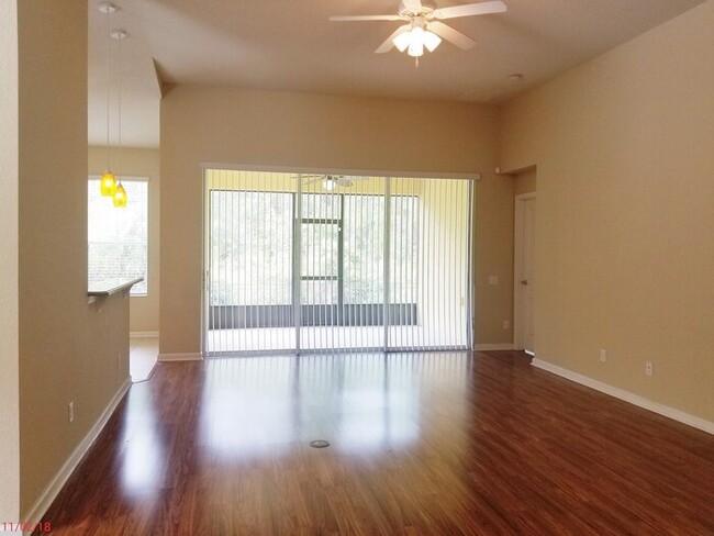 Building Photo - Beautiful 3/2 Spacious Home with a Screene...