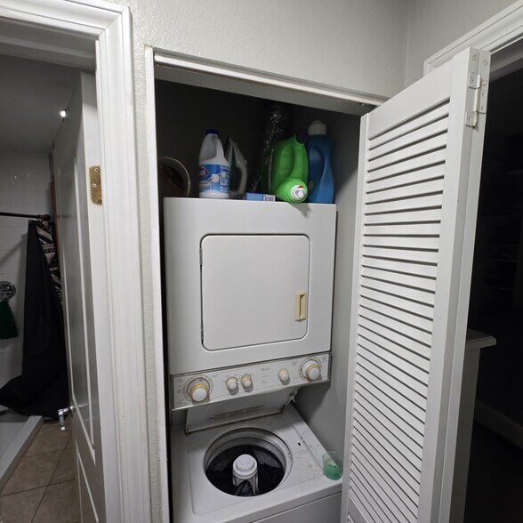 Building Photo - 1423 Graves Ave