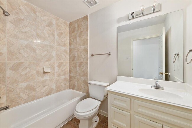 Building Photo - 12133 Stone E Dr