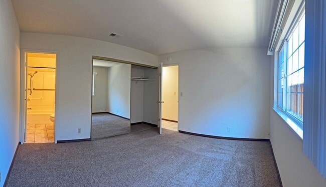 Building Photo - Beautiful Updated Home!