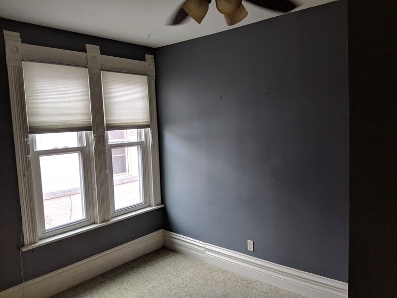 Bedroom 3 - 2860 Humboldt St