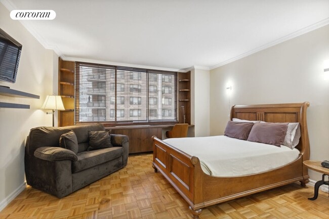 Primary Photo - 235 E 40th St