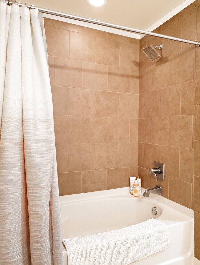 Building Photo - 3401 Arapahoe Ave