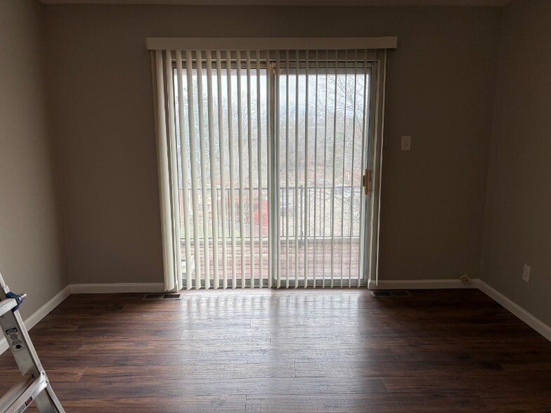 Building Photo - 10352 Forest Brook Ln