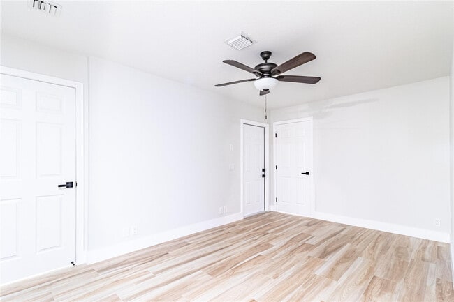 Building Photo - 305 S Swinton Ave