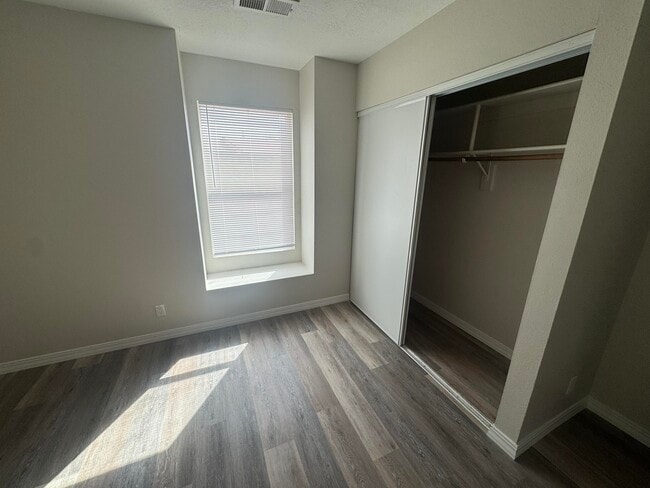 Building Photo - 4765 Limestone Dr NE
