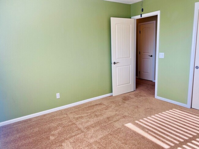 Building Photo - 1757 Burbank Ct