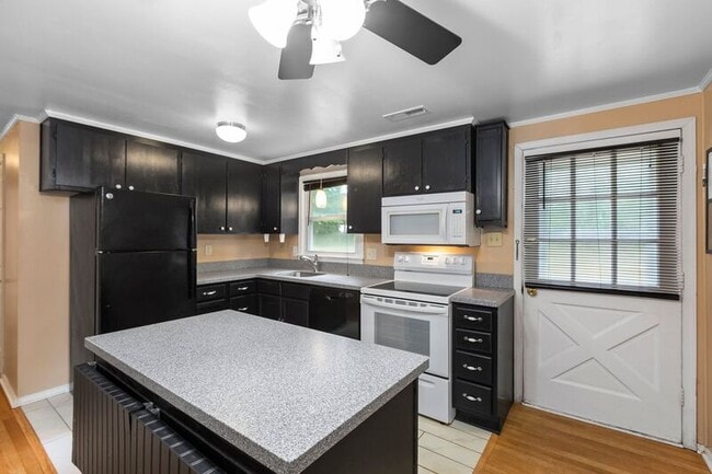 Building Photo - 7155 Gatewood Rd