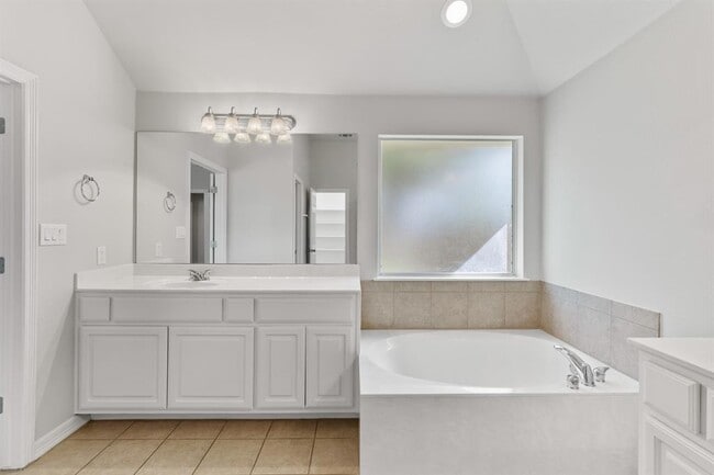 Building Photo - 765 Bent Wood Pl