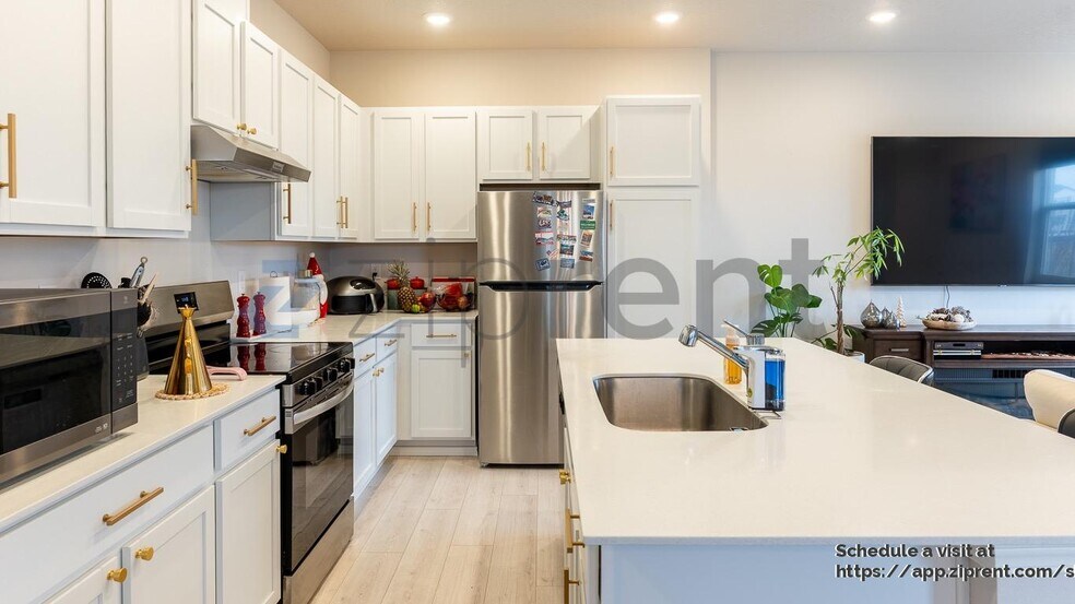 Building Photo - 24460 E Harrier Ln