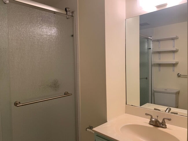 Building Photo - DC Studio in "Old City"  - Furnished!! Murphy bed & small sofa.