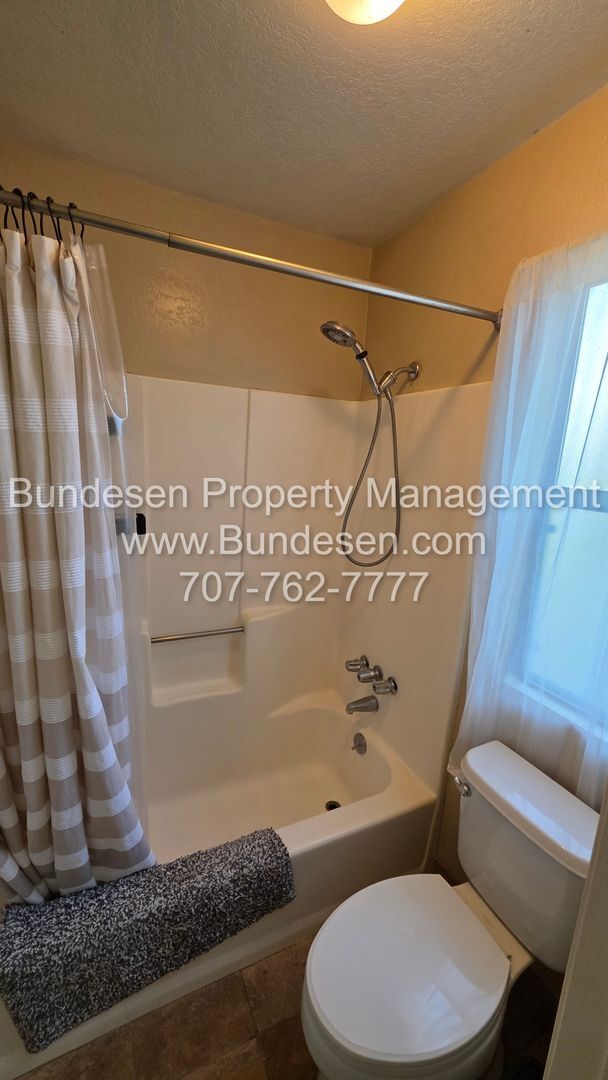 Building Photo - Charming Condo in Plum Tree Subdivision - ...