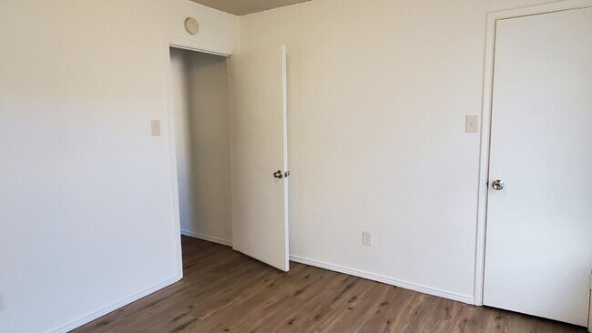 Building Photo - Ready to call home