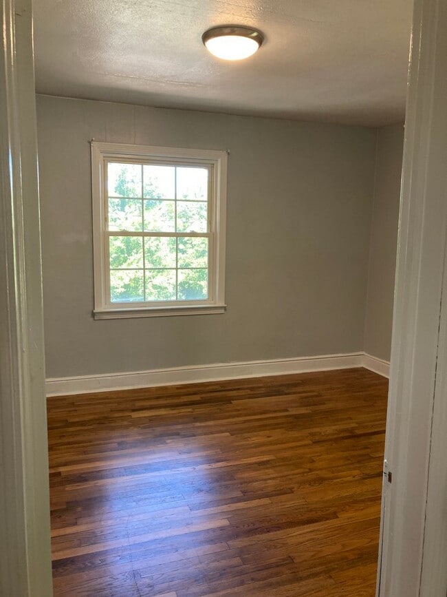 Building Photo - 1626 Charlotte Ave