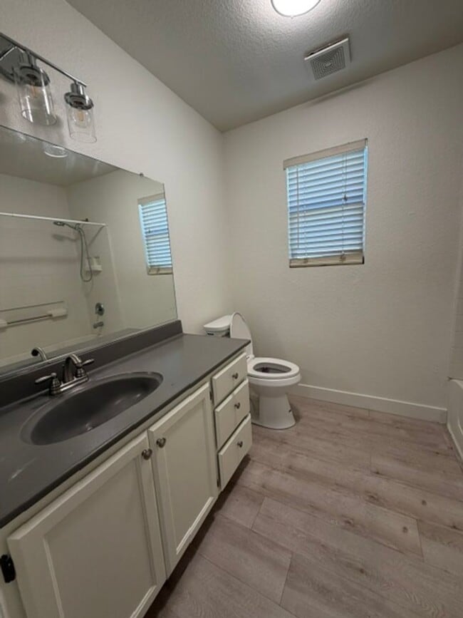 Building Photo - Very Nice 2 Bedroom and 2 Bathroom Apartment $2,200 + $175.00 WSG