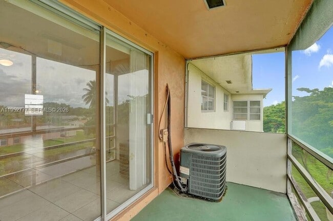 Building Photo - 4731 NW 10th Ct