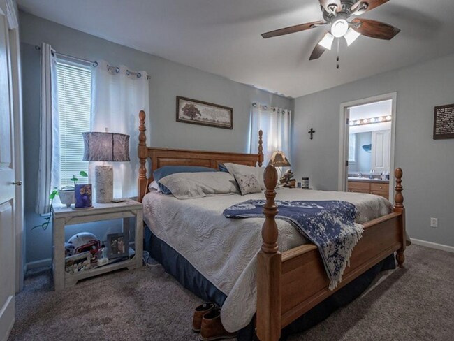 Building Photo - 3 bedroom 3 bath in Shawnee Heights