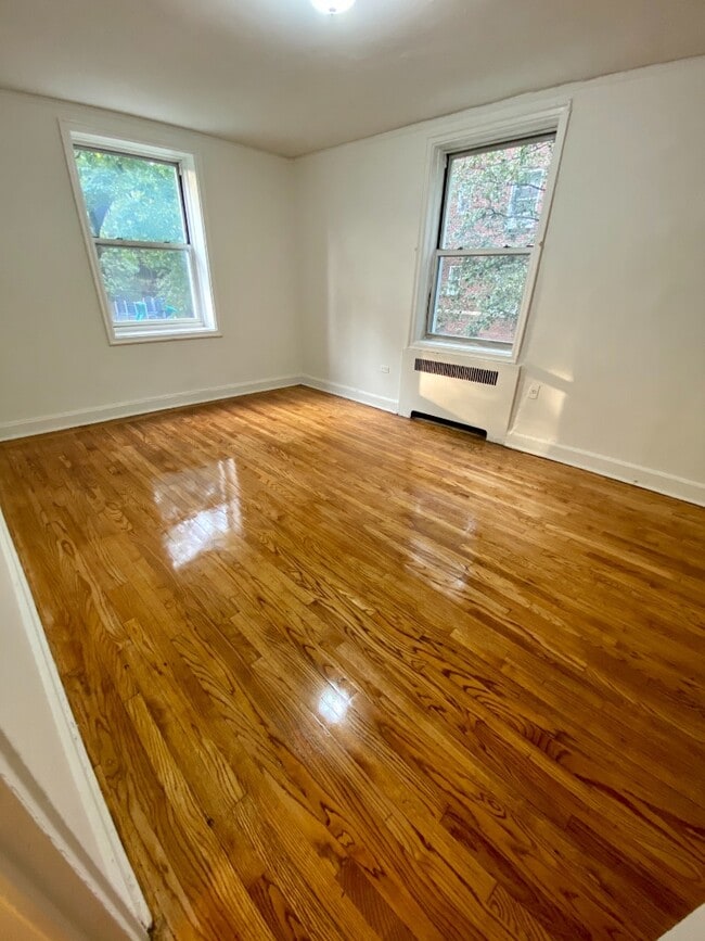 Building Photo - 1 Larchmont Acres